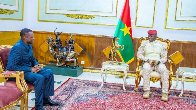 Burkina Faso / Audience d’adieu : Le Président Ibrahim Traoré reçoit l’Ambassadeur du Ghana, Boniface Gambila Adagbila