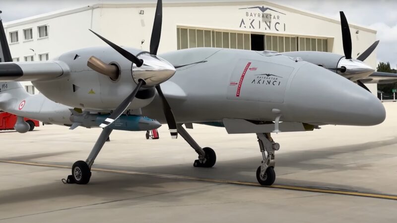 Mali : Le Général d’Armée Assimi Goïta renforce les capacités militaires avec l’acquisition du drone AKINCI