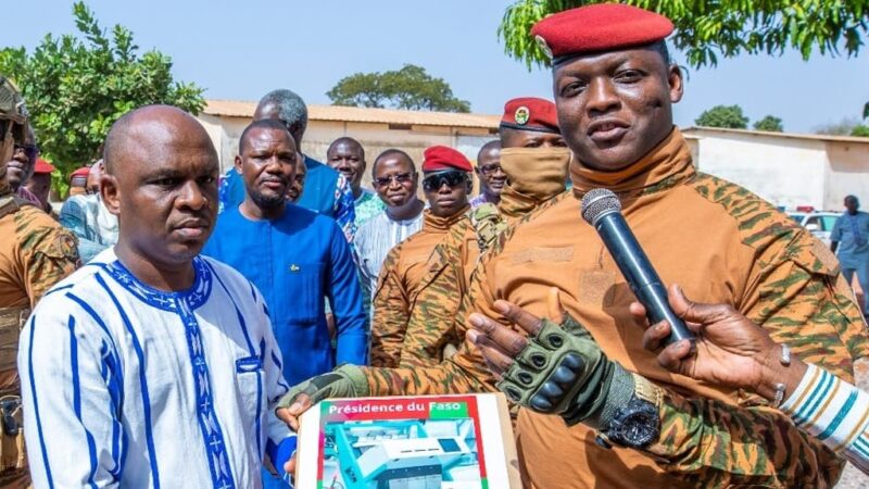 Burkina Faso : Remise de trieuses optiques par le Président Ibrahim TRAORE, pour améliorer la qualité du riz local