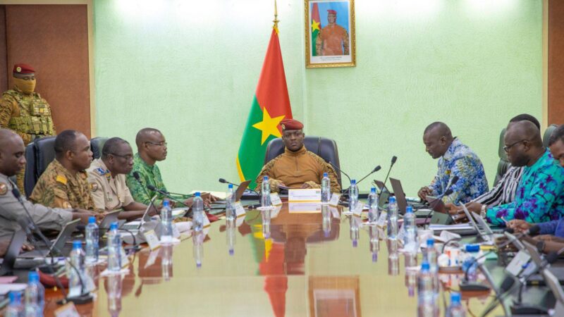 Burkina Faso : Le Conseil des ministres adopte un décret pour renforcer la gestion des flux migratoires et la sécurité nationale